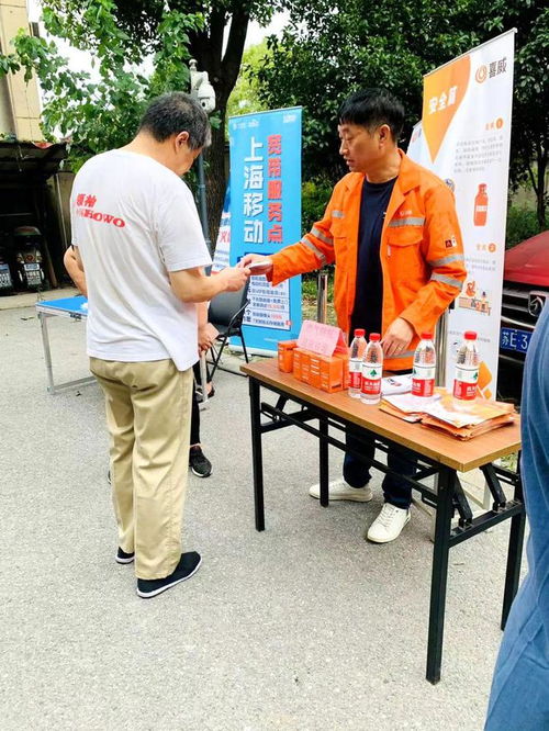 寶山開展便民服務(wù)活動(dòng)，理發(fā)、安全宣傳、法律咨詢等一應(yīng)俱全，網(wǎng)絡(luò)技術(shù)服務(wù)同步上線