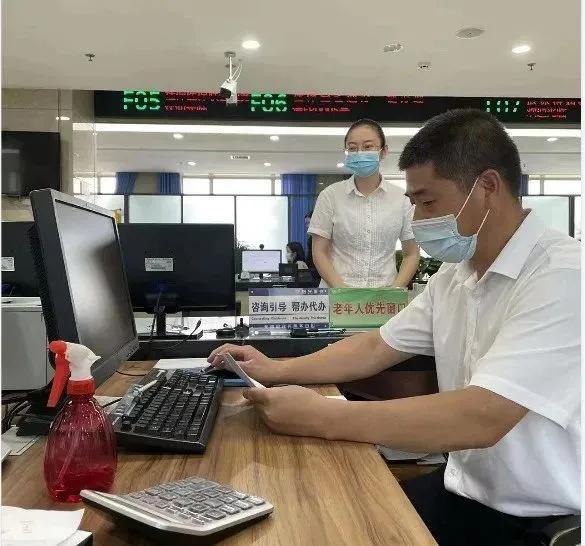 在知愛建 醫保擔當｜“幫辦代辦”醫保服務暖民心